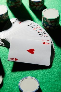 Captain's Bounty payout table and game rules displayed in-game